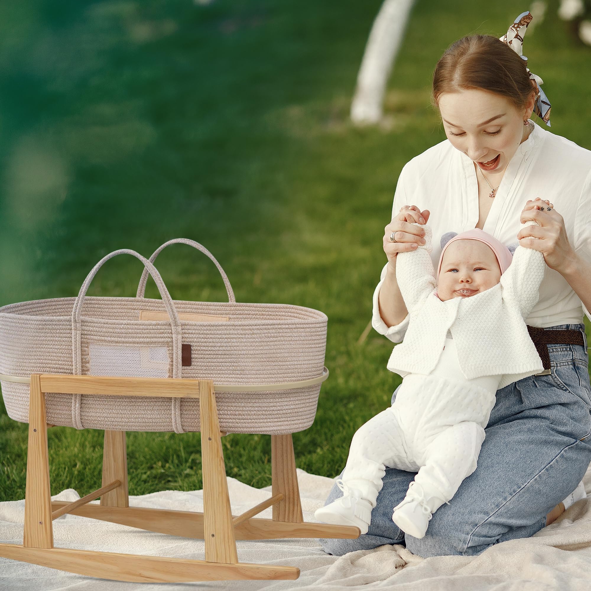 Mainefield Pacific Moses Basket Stand packaging and instructions show clear setup steps.