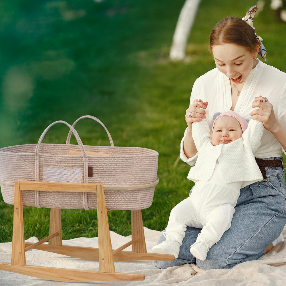 Mainefield Pacific Moses Basket Stand packaging and instructions show clear setup steps.