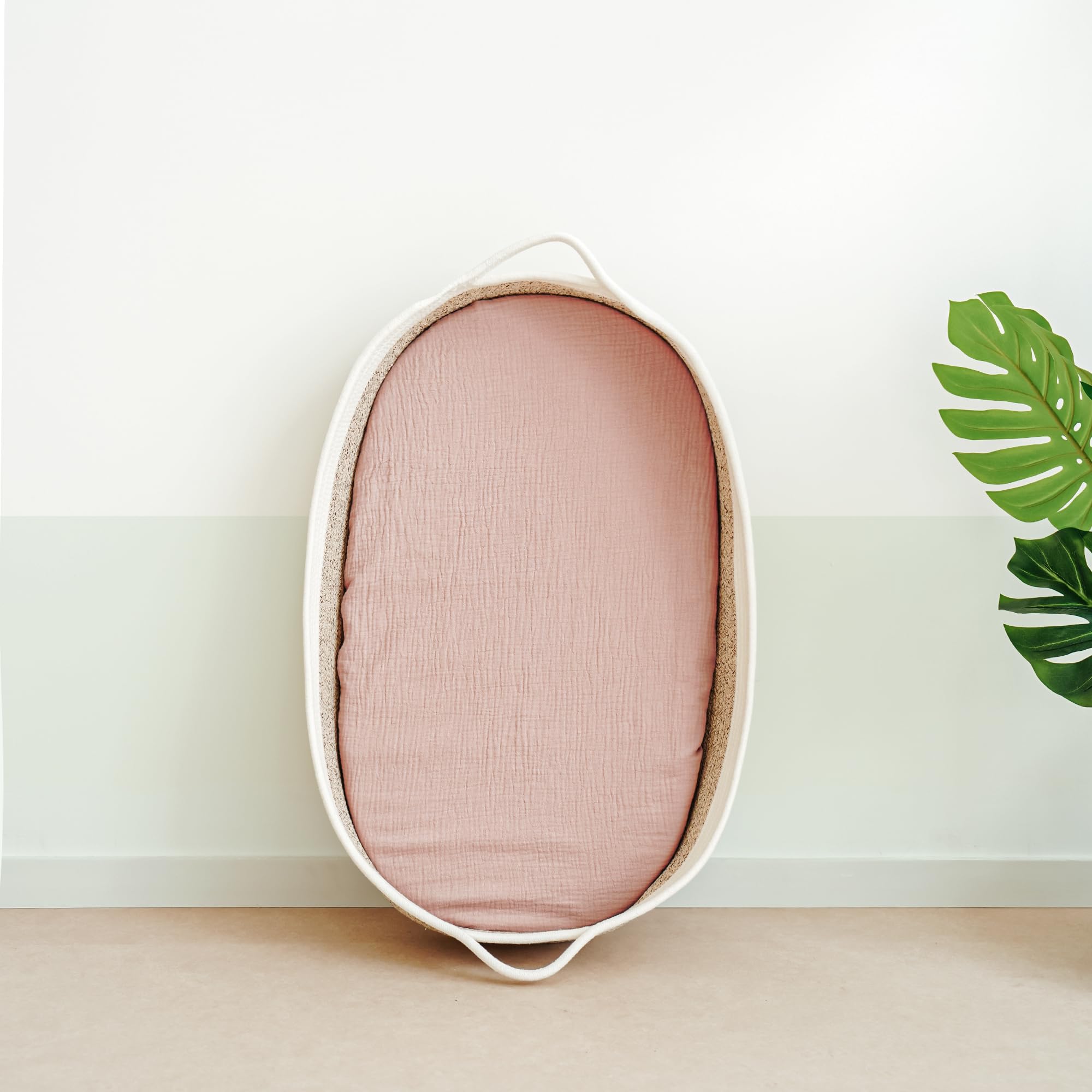 MairMore Muslin Bassinet Sheet size 40x81cm shows precise fit on the mattress.