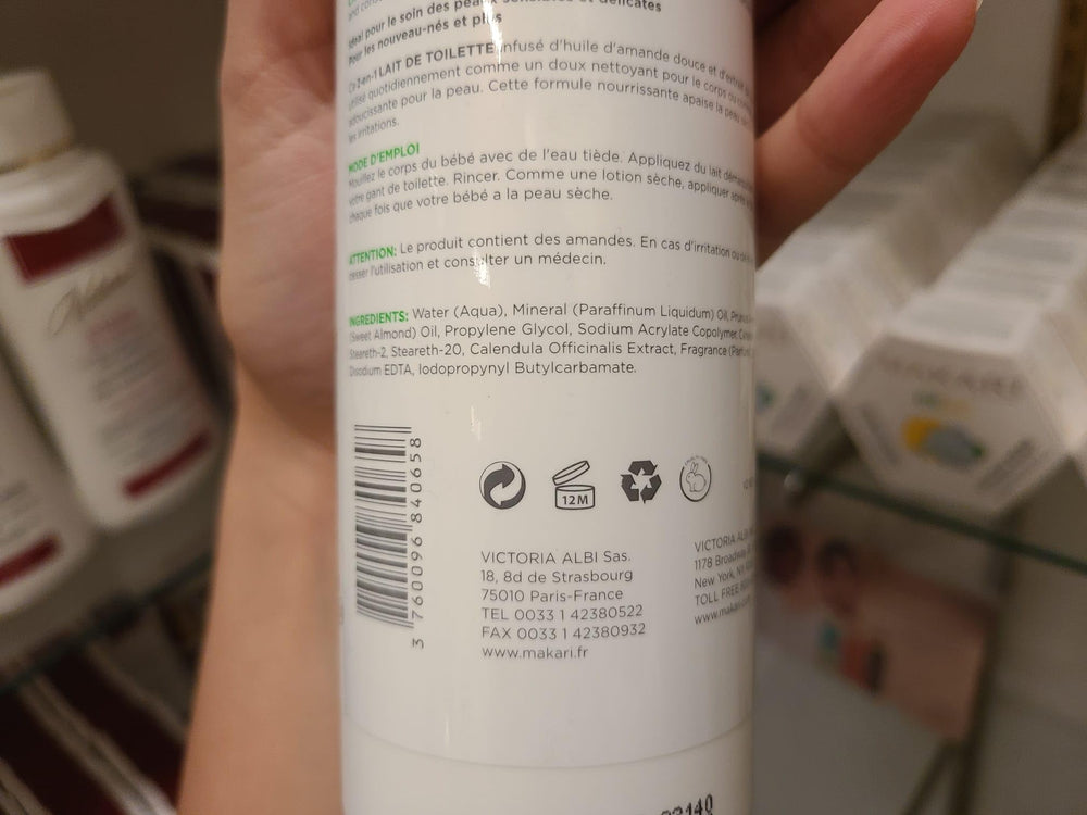 Makari Bebe Cleansing Milk bath-time routine illustration suggests gentle care for sensitive skin