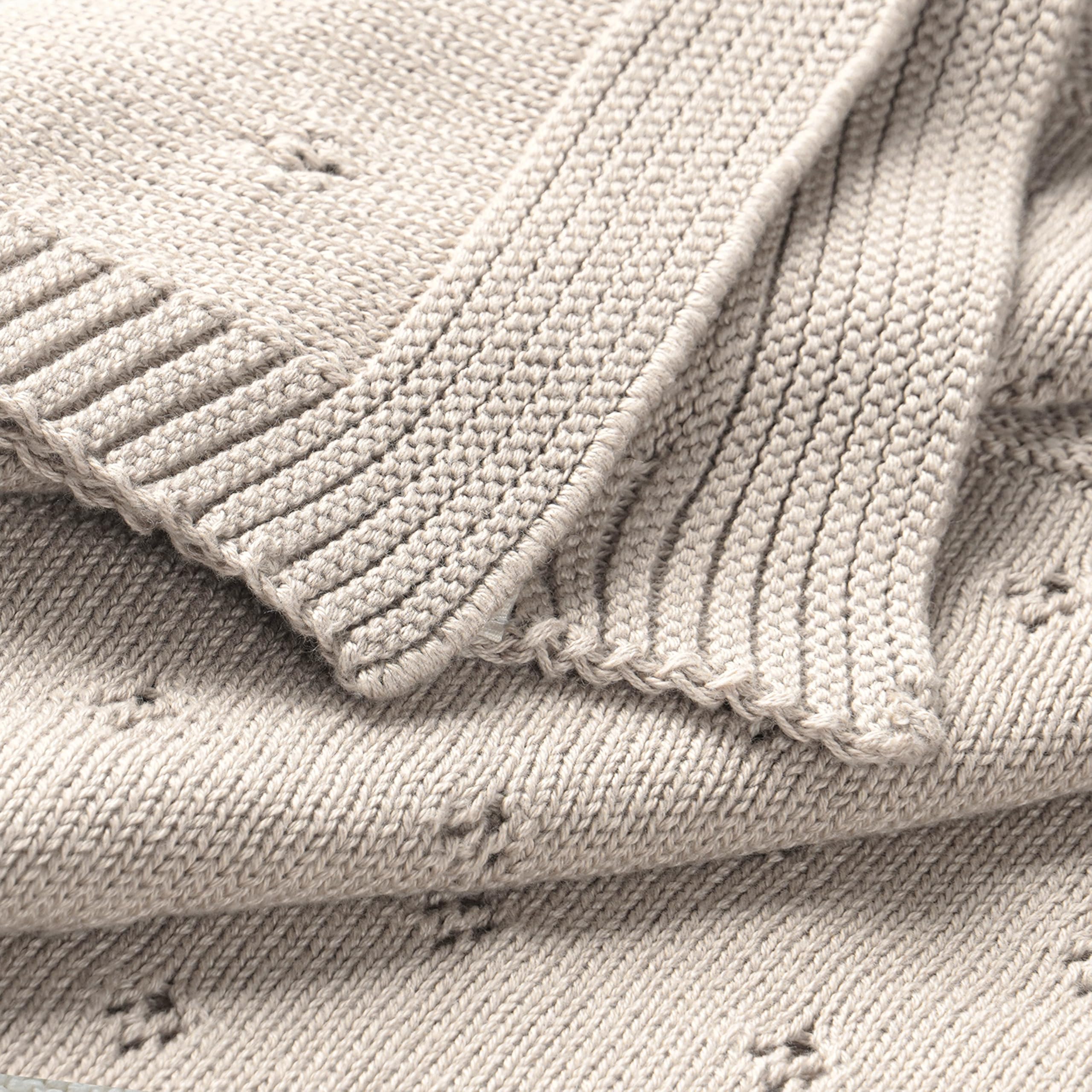 MakeMake Organics baby blanket gots-certification-label demonstrates safety-focused, certified organic cotton.