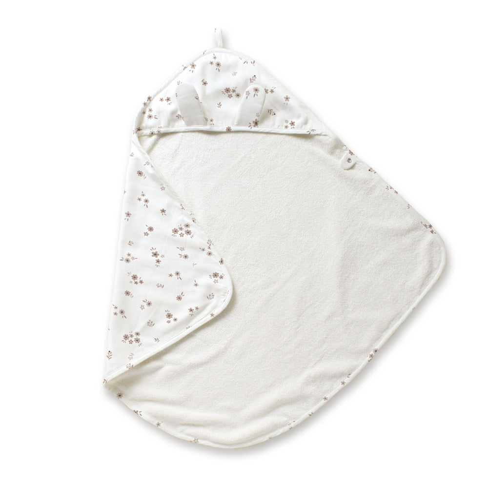 MakeMake Organics organic cotton fabric—ultra-soft, breathable, and hypoallergenic.