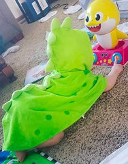 Maleroads baby towel demonstrates absorbent material ideal for quick warmth after shower.