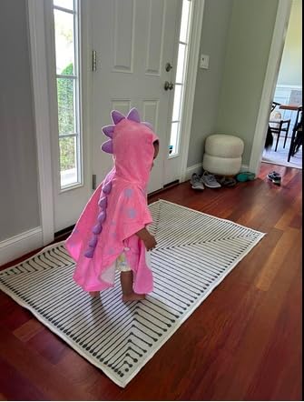Maleroads toddler-size 4-8y towel designed for pool or beach time adventures.