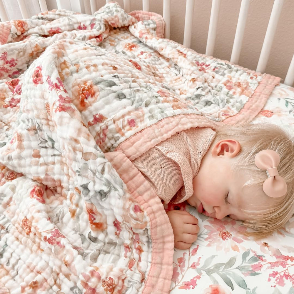 Max&So machine-washable muslin blanket ready for easy laundry.