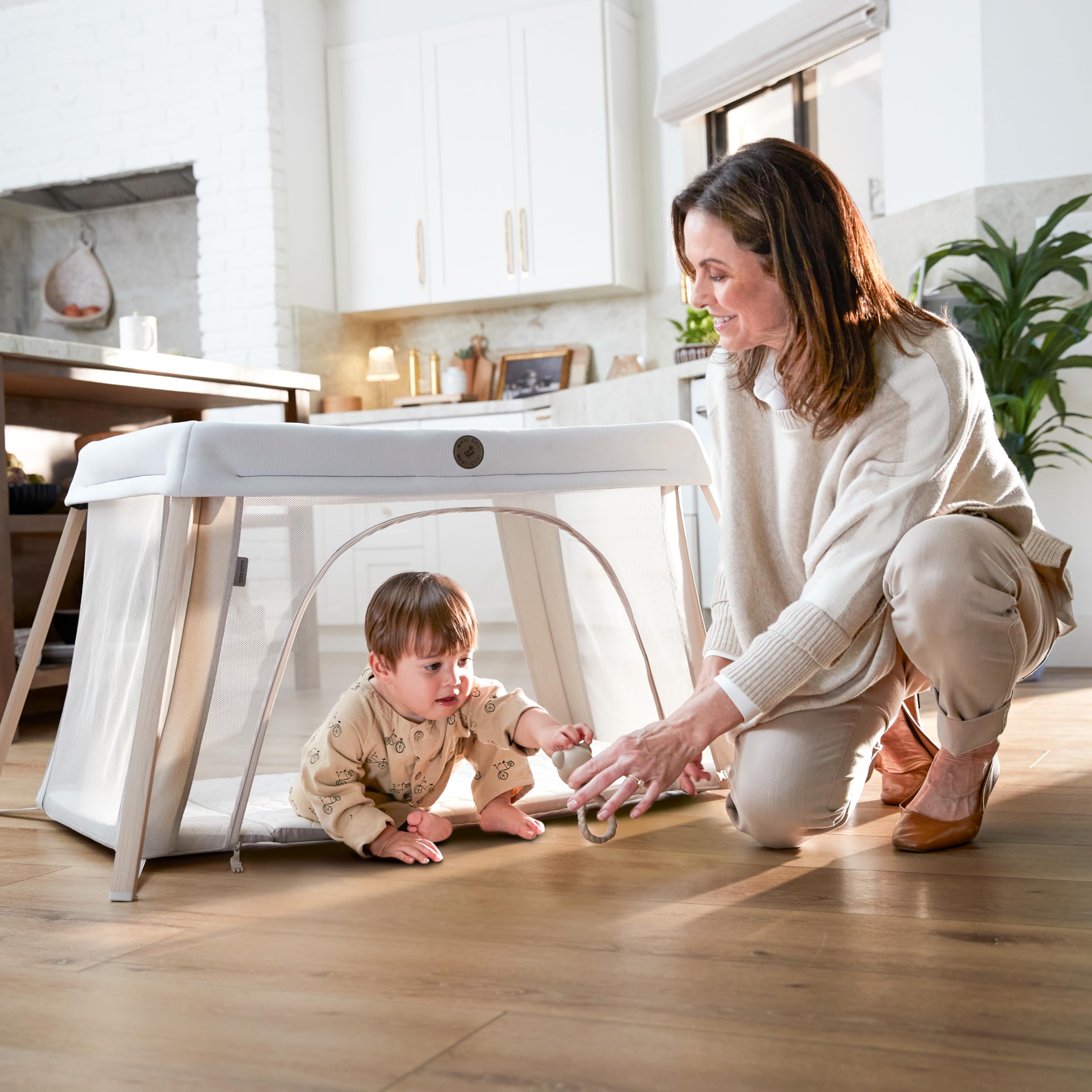 Maxi-Cosi Calao Travel Playard firm, flat sleeping surface aligns with CPS safe-sleep recommendations.