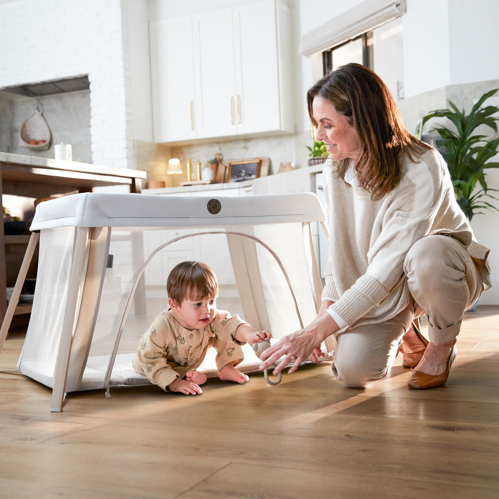 Maxi-Cosi Calao Travel Playard firm, flat sleeping surface aligns with CPS safe-sleep recommendations.