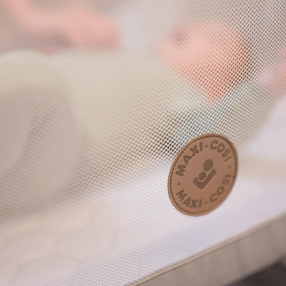 Maxi-Cosi Iora bassinet hotel stay image shows travel-friendly comfort.