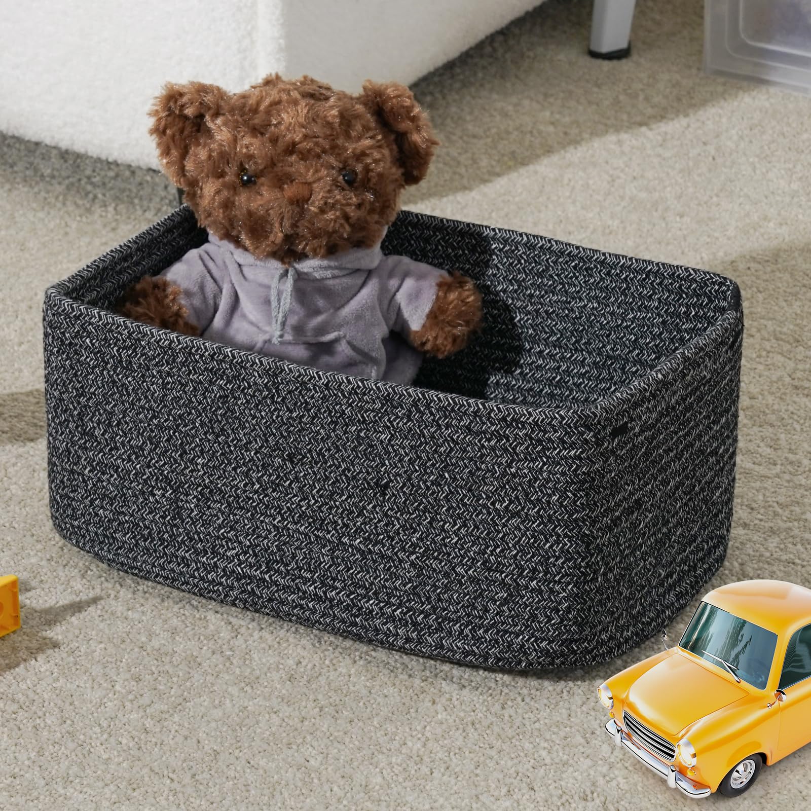 Maxuni classic-color rope basket complements modern decor and room organization.
