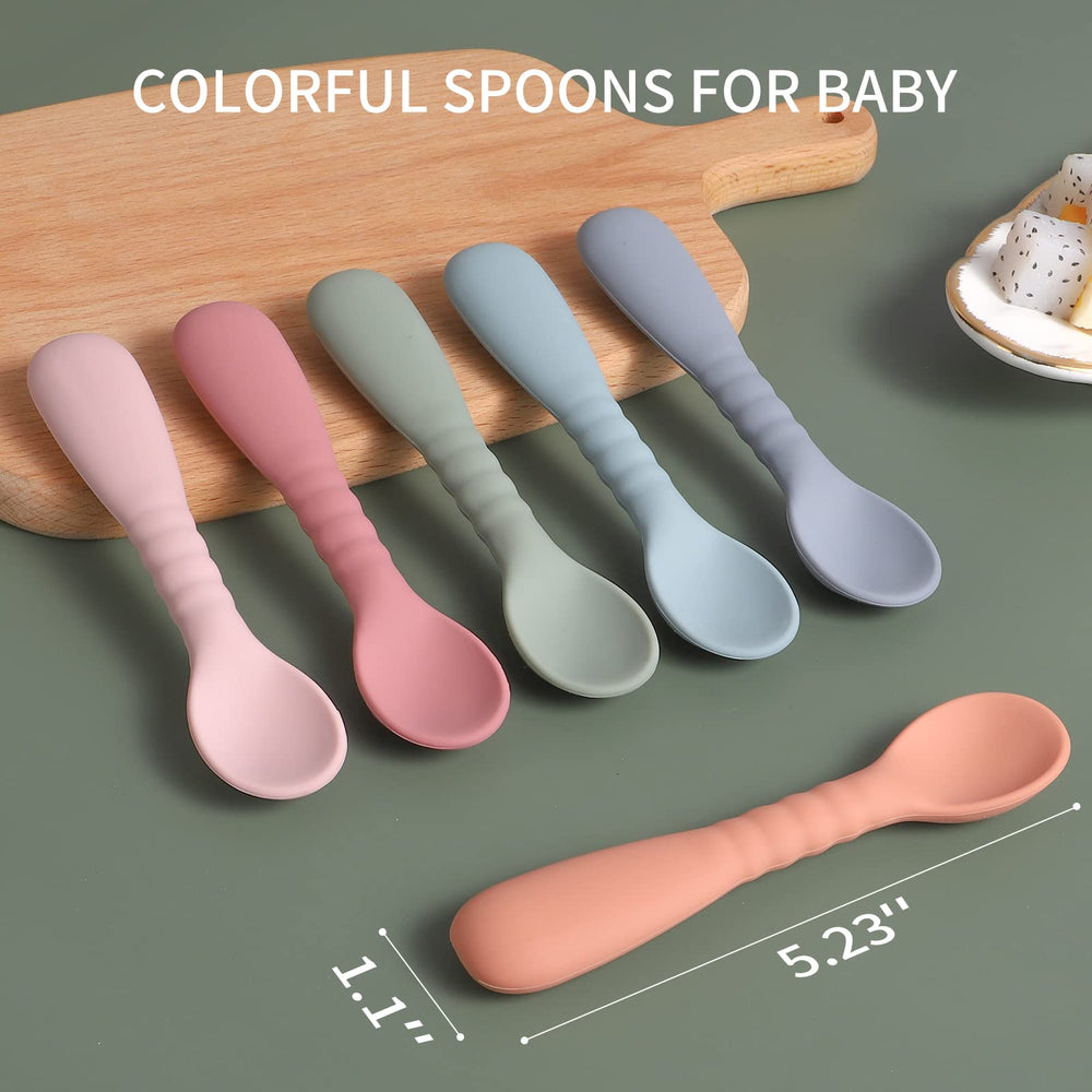ME.FAN soft-head spoons provide gentle contact for tender gums during early feeding.