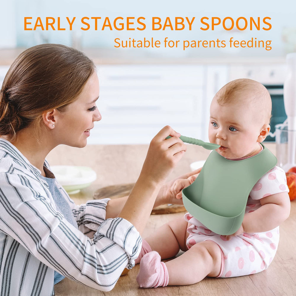 ME.FAN small-mouth spoon fits baby mouths and reduces mess.