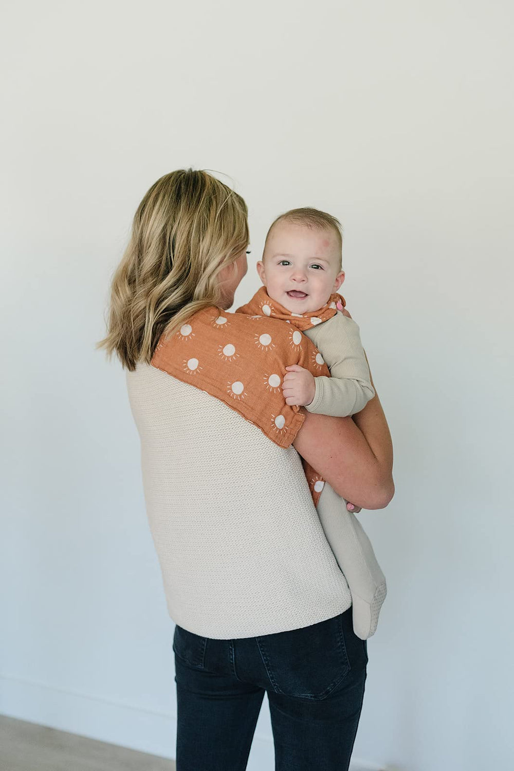 Mebie Baby burp cloths baby-skin friendly fabric for comfort.