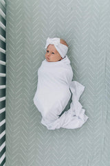 Mebie Baby swaddle demonstrates machine washable care for busy parents.
