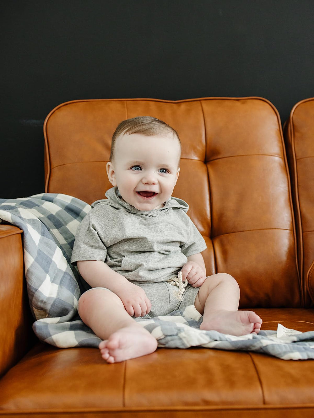 Mebie Baby modern design nursery blanket, gender-neutral decor grows with baby.