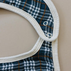 Mebie Baby muslin bib spill-proof action on baby supports easy cleanup