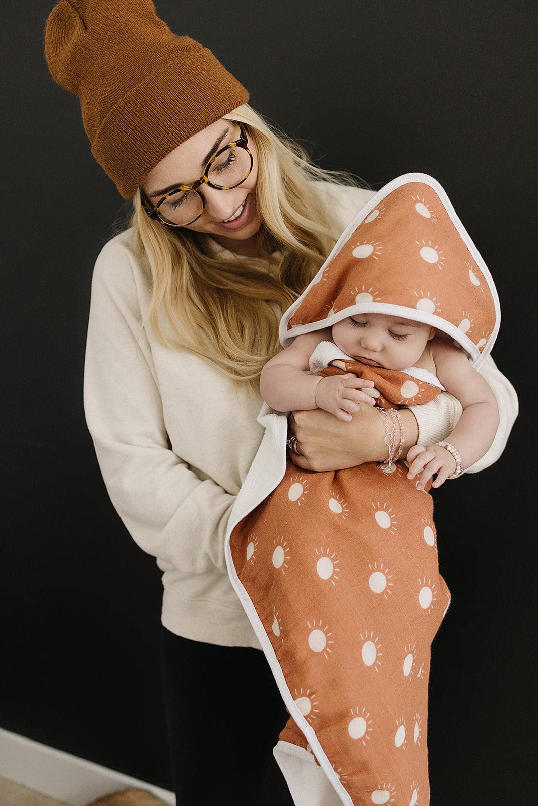 Mebie Baby muslin hooded towel soft touch image emphasizes gentle fabric