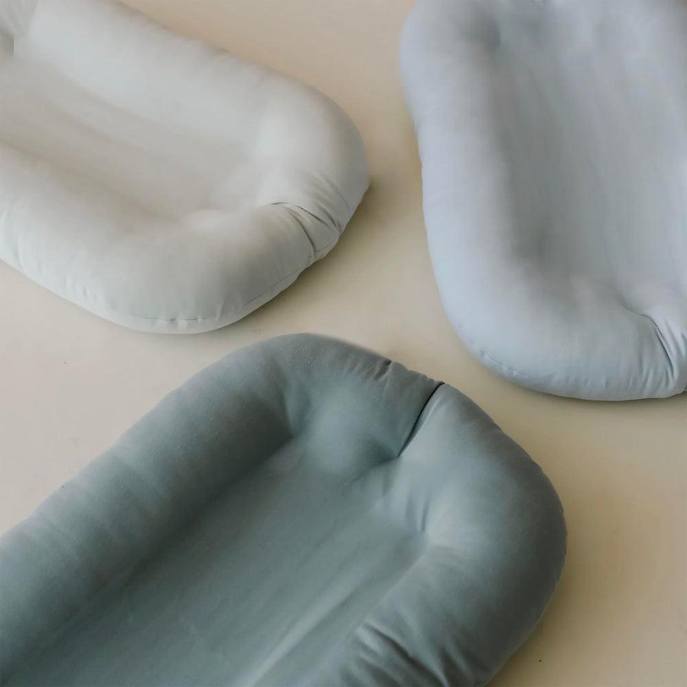 Meindoovm baby lounger cover included provides easy protection and quick cleaning.