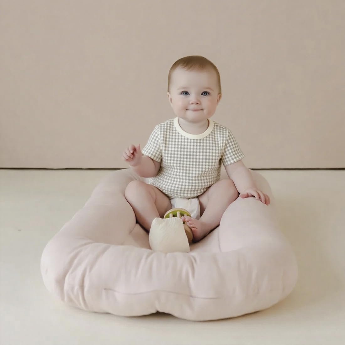 Meindoovm Baby Lounger featuring mom bonding during cozy seating