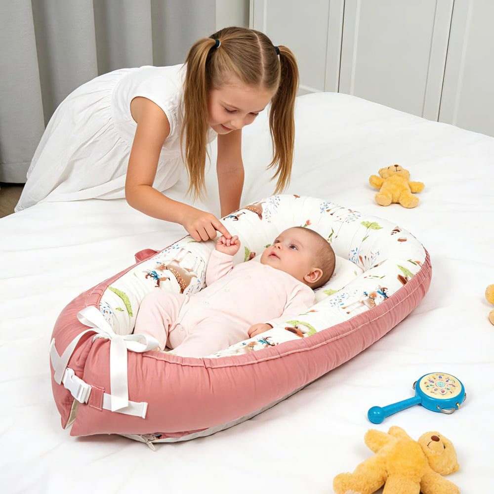 Meindoovm baby lounger nest with baby enjoying daytime bonding moments.