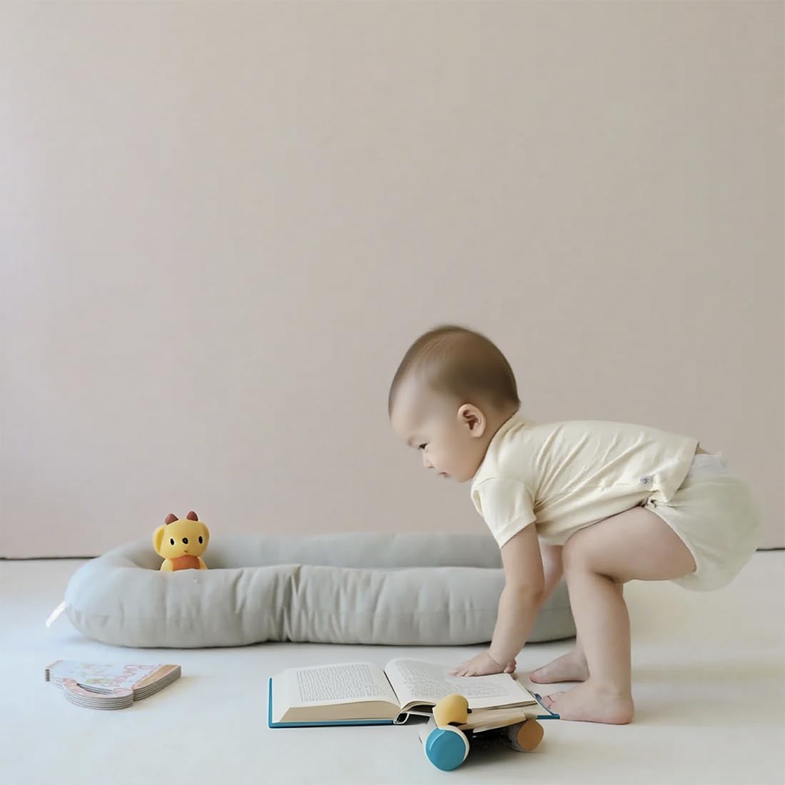 Meindoovm baby lounger size 29x17x4-5 inches for comfortable newborn positioning.