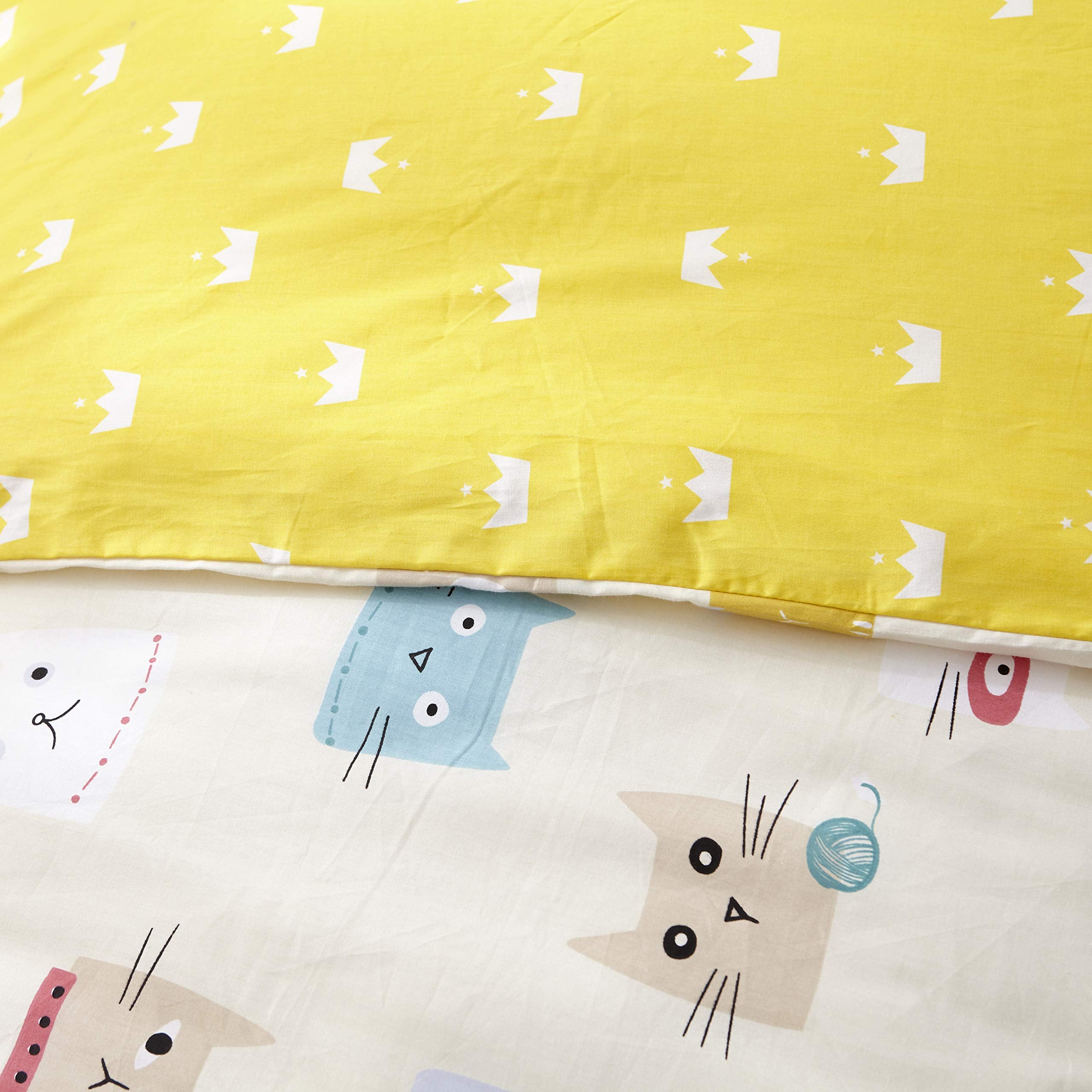 MEJU Cat Kitty cartoon design brightens kids bedroom with playful visuals.