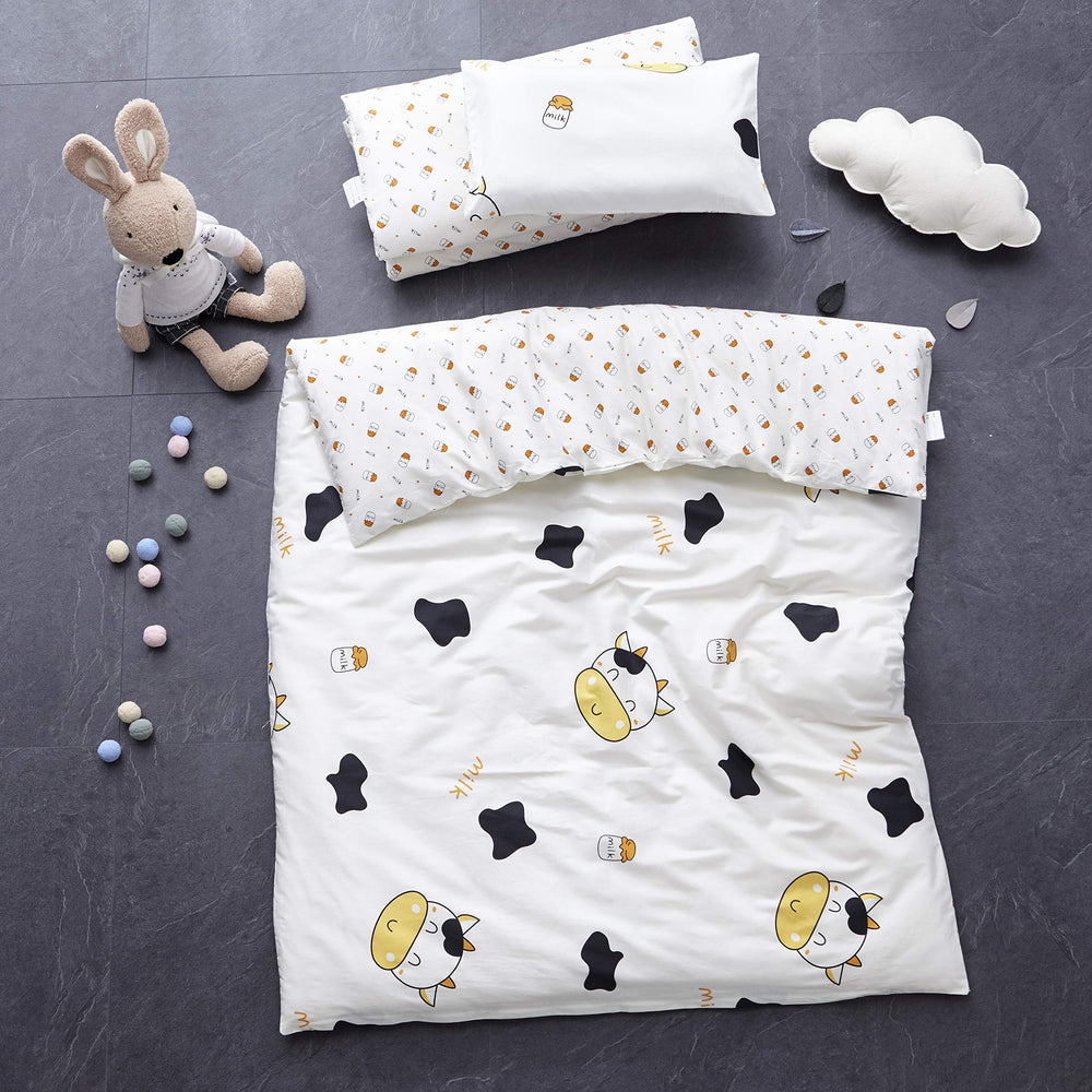 MEJU cotton texture close-up highlighting soft breathable fabric for all-season comfort