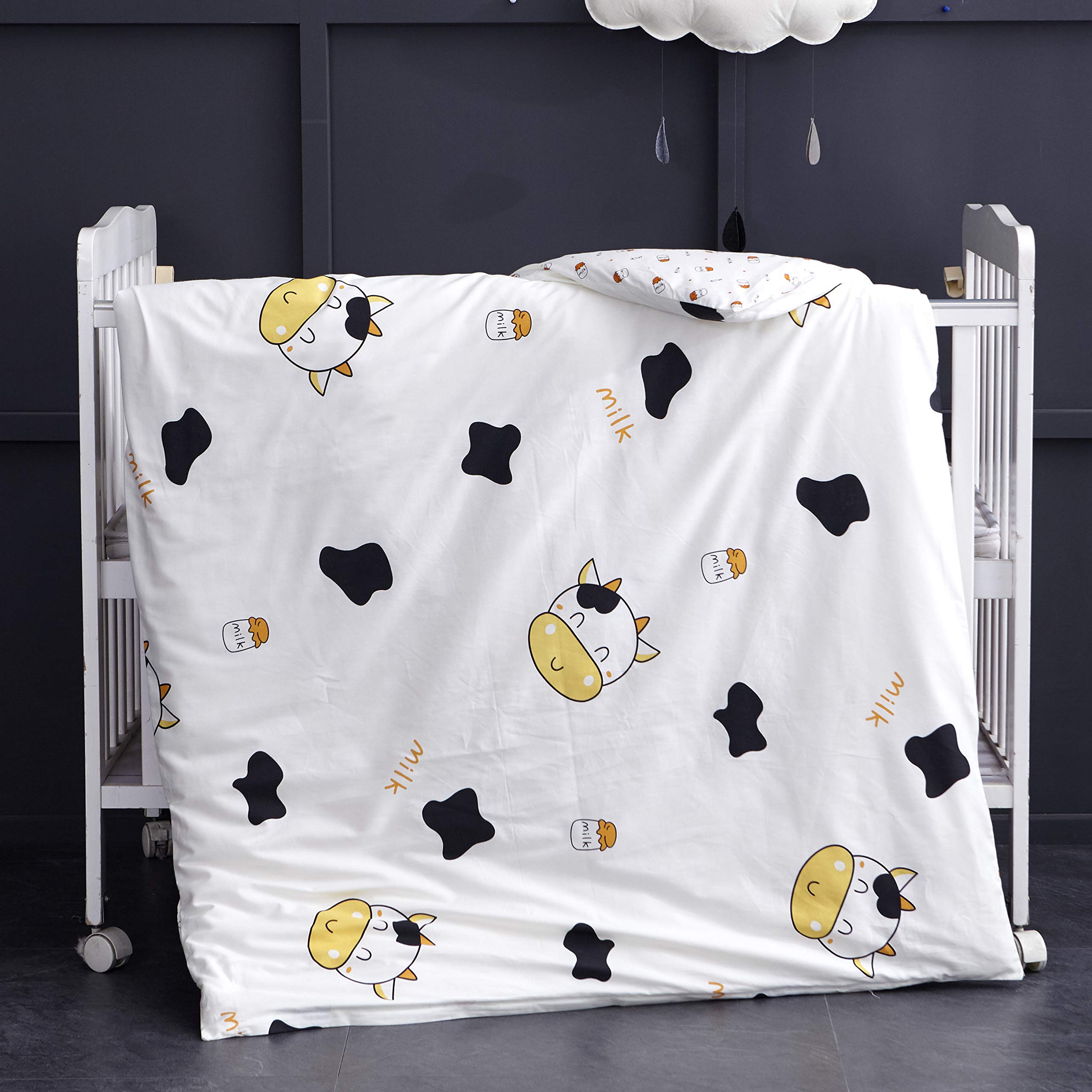 MEJU pillowcase close-up showing smooth seams for cozy naps