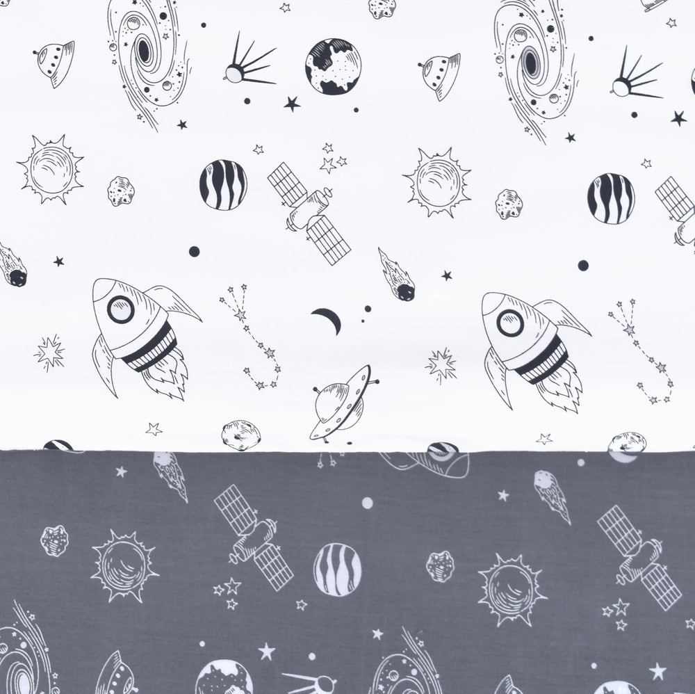 MEJU Rocket Planet fabric close-up highlights breathable cotton for cool, comfortable sleep.