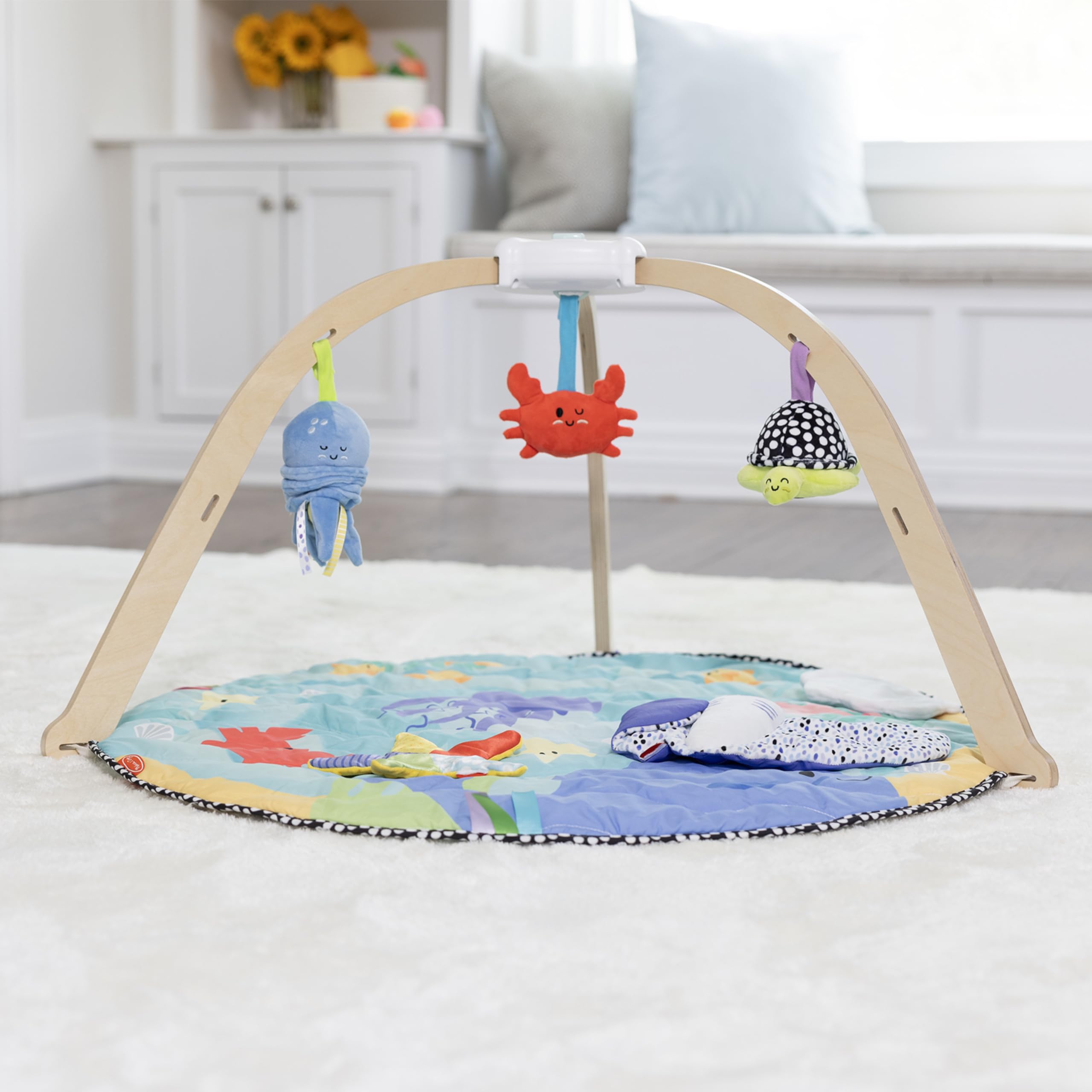 Melissa & Doug Quick-Close fold-and-go feature enables easy travel.
