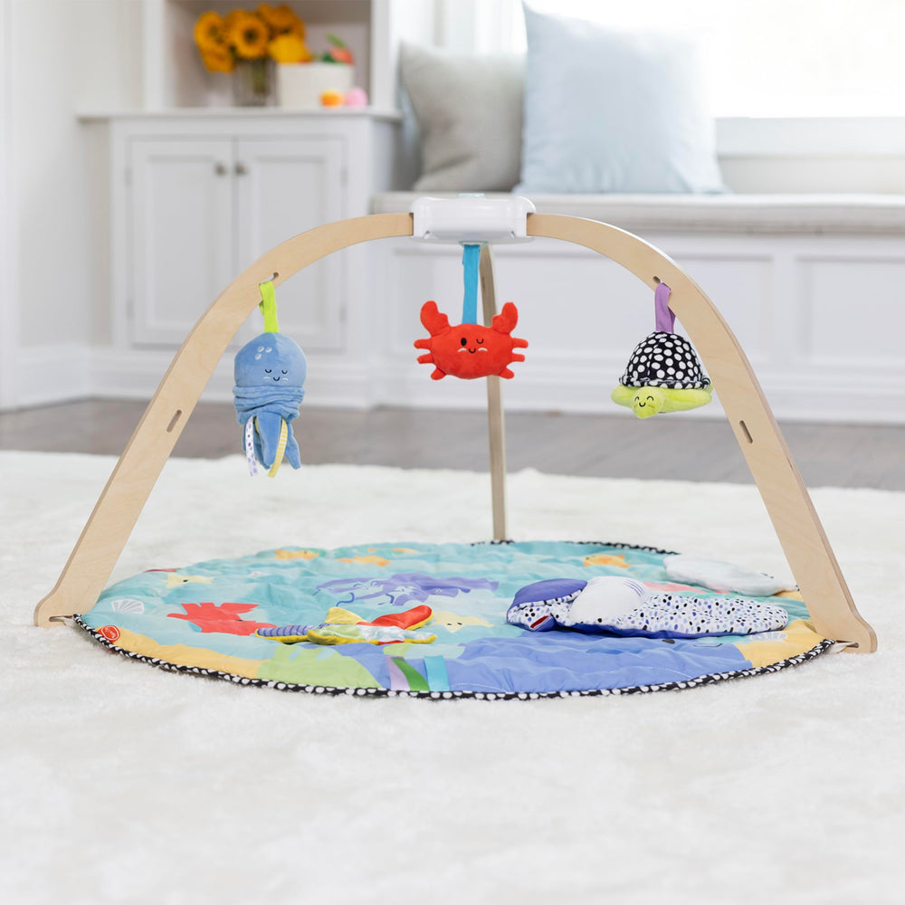 Melissa & Doug Quick-Close fold-and-go feature enables easy travel.