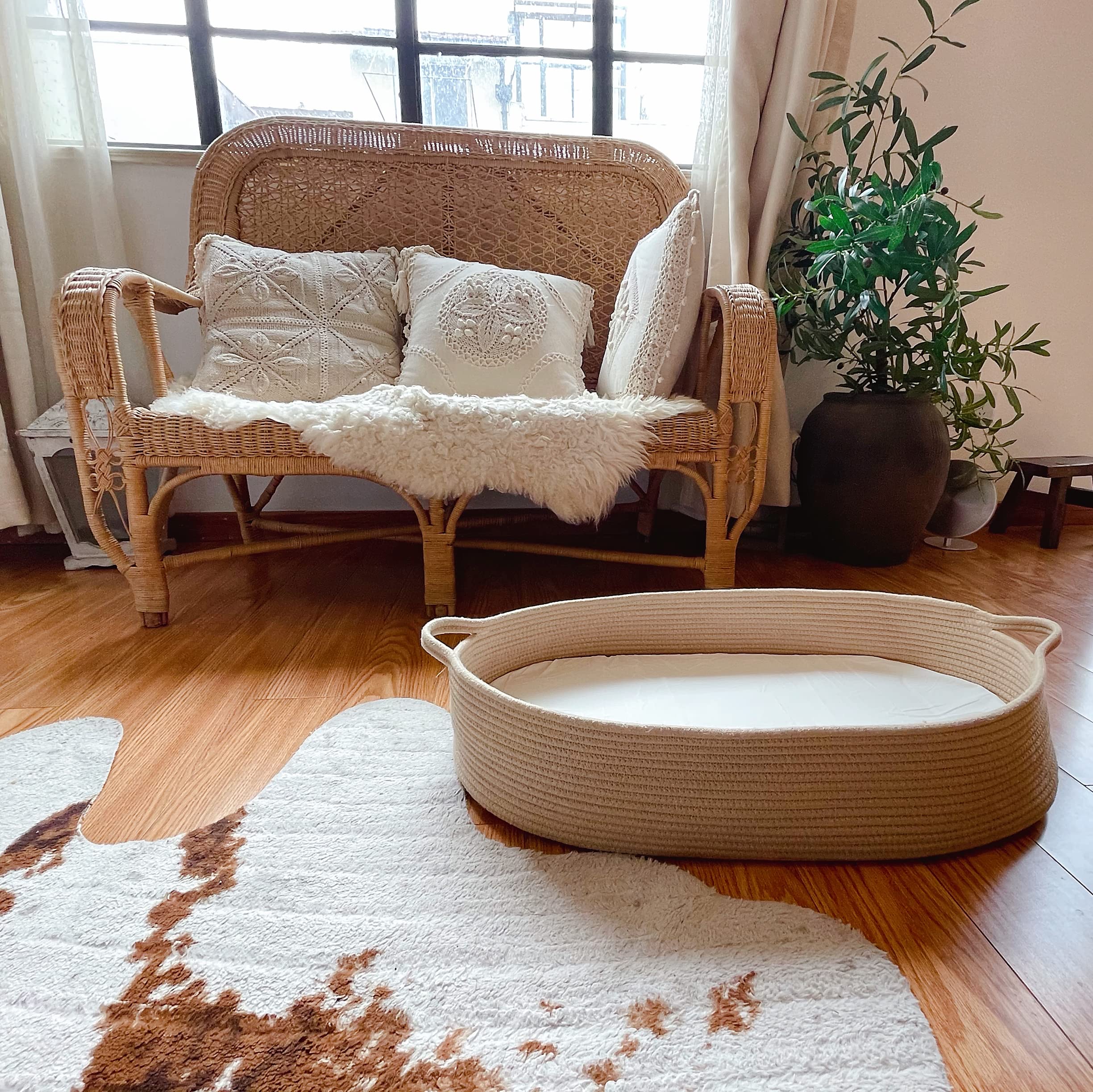 Meloom baby changing basket stored in its eco storage bag for travel