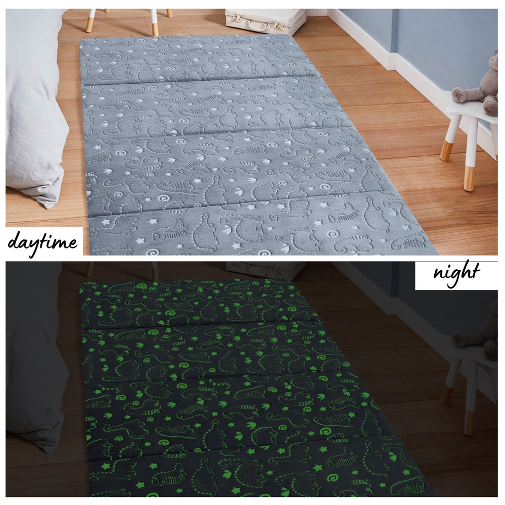 MeMoreCool removable washable cover makes cleanup after messy play simple.