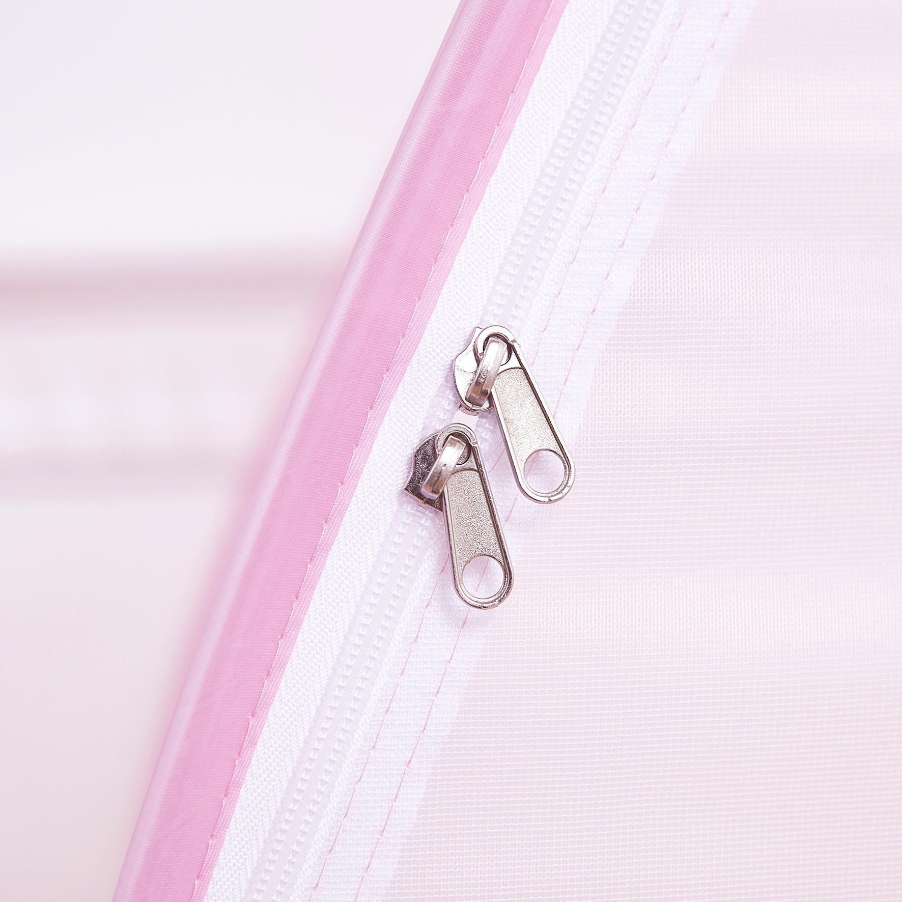 Mengersi pink mosquito-net close-up showing protective mesh.