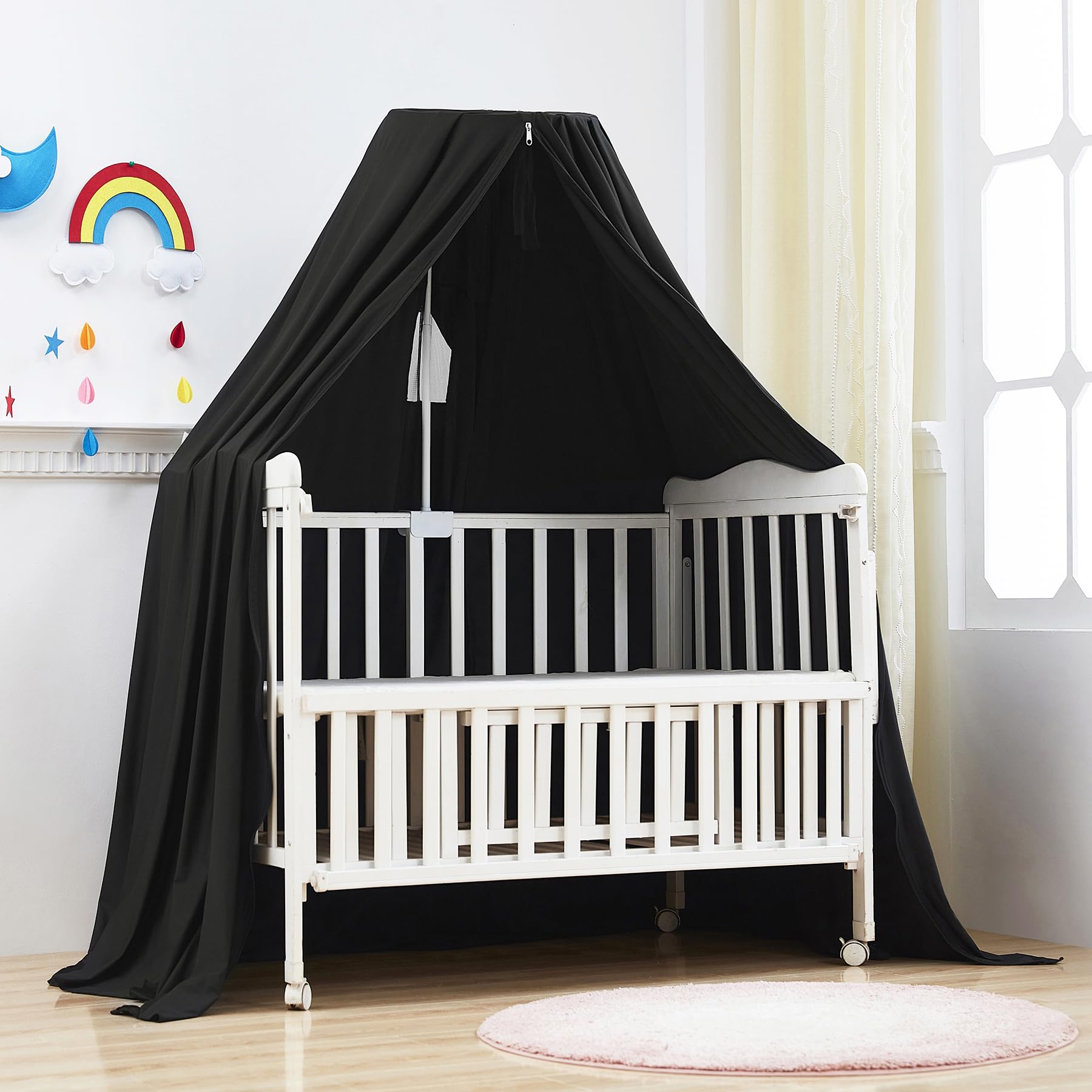 Mengersi blackout sleep tent crib frame demonstrates easy clip-on design.