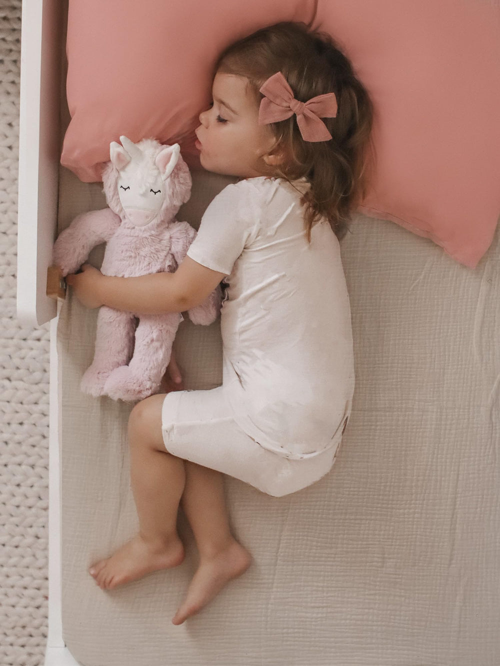 Meowcards bassinet sheet easy care with machine washing.