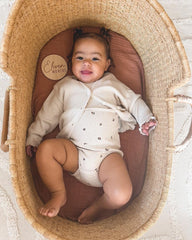 Meowcards bassinet sheet elastic-band closeup shows secure fit for safe overnight sleep