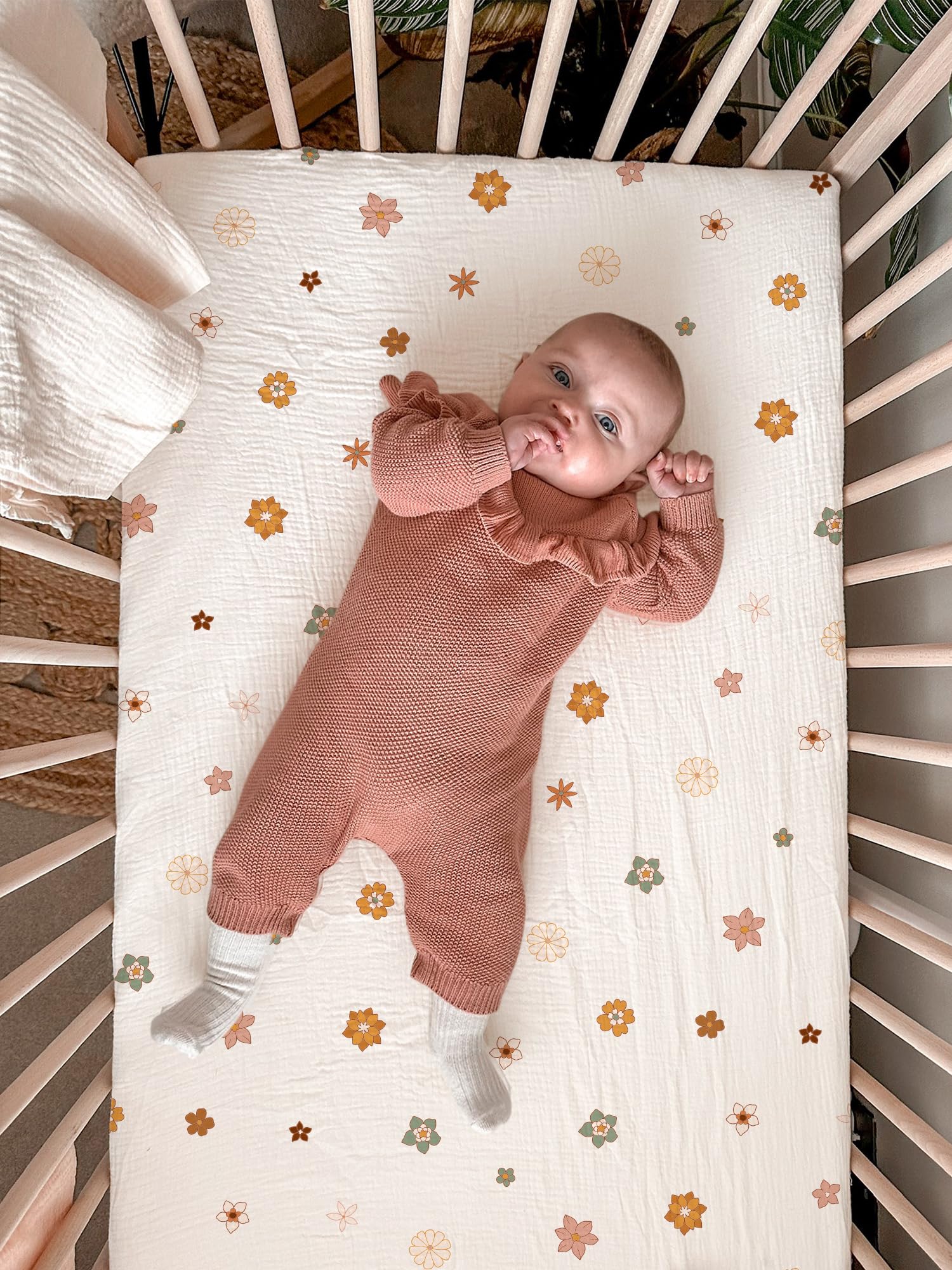 Meowcards bassinet sheet elastic-bottom design enables quick, secure sheet changes