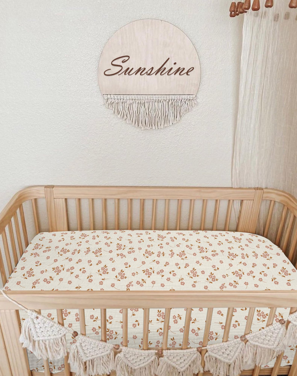 Meowcards bassinet sheet hourglass-fit close-up demonstrates snug bottom elastic