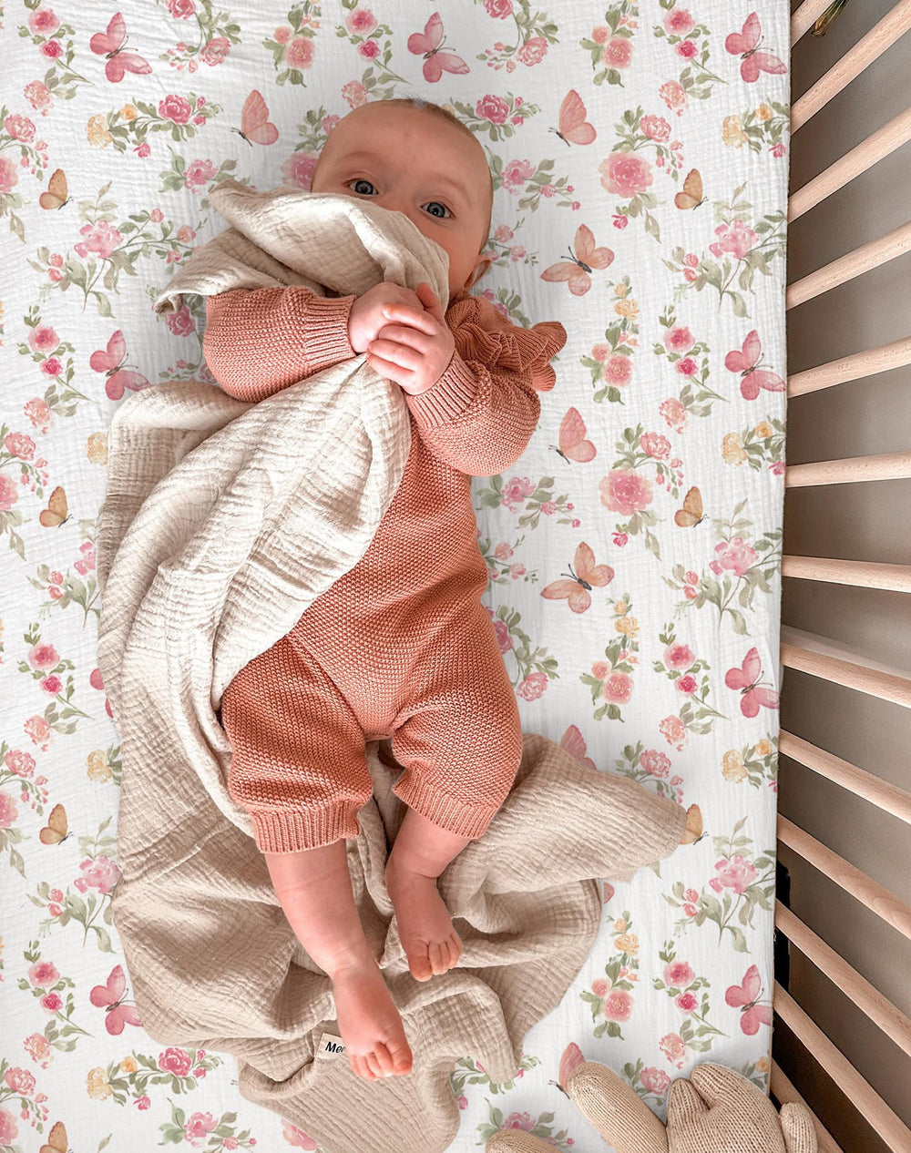 Meowcards bassinet sheet machine-washable—durable, cleanable comfort for daily use.