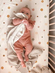 Meowcards bassinet sheet muslin-texture offers soft, breathable fabric