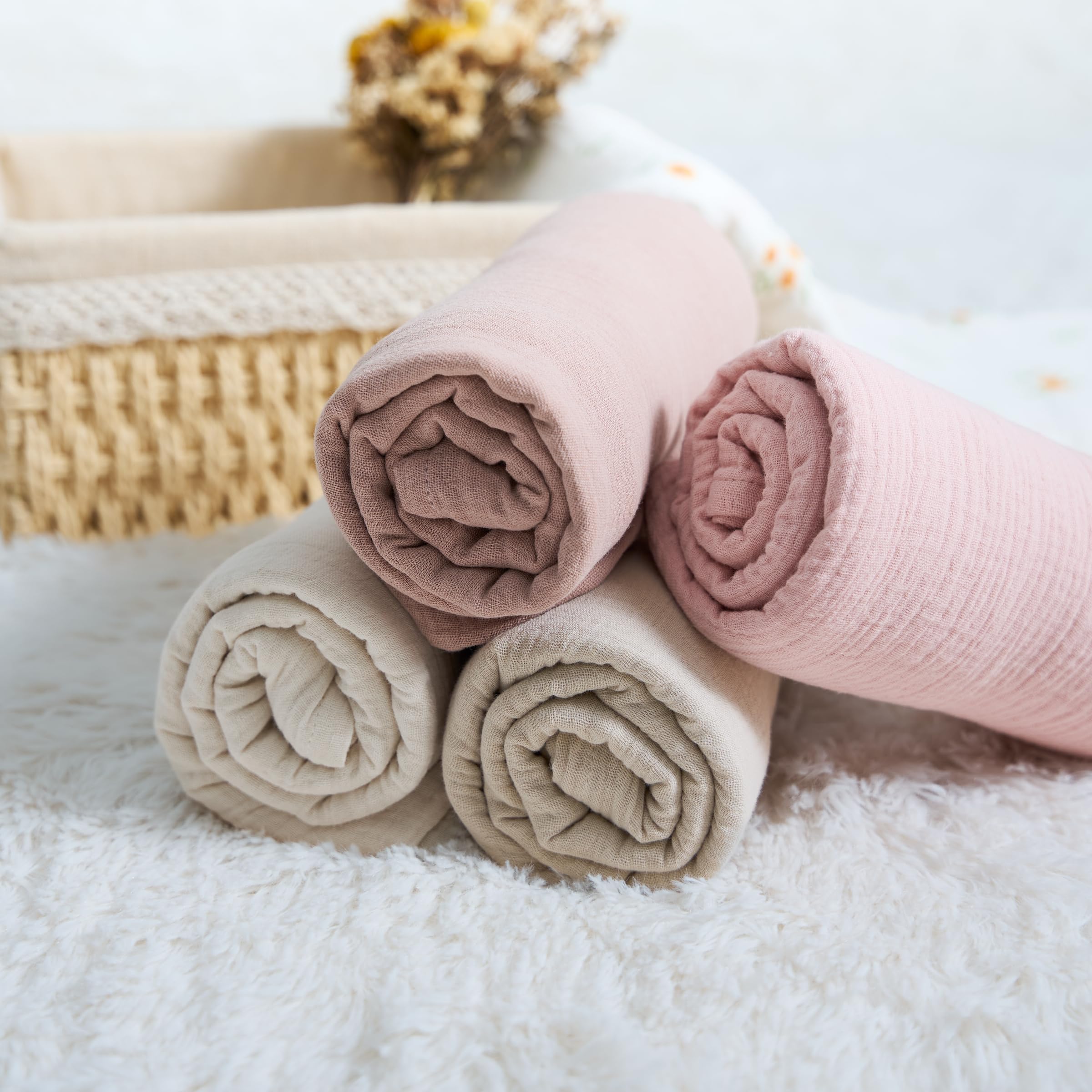 Meracorallo Muslin Swaddle Blanket close-up reveals durable stitching and machine-washable design.