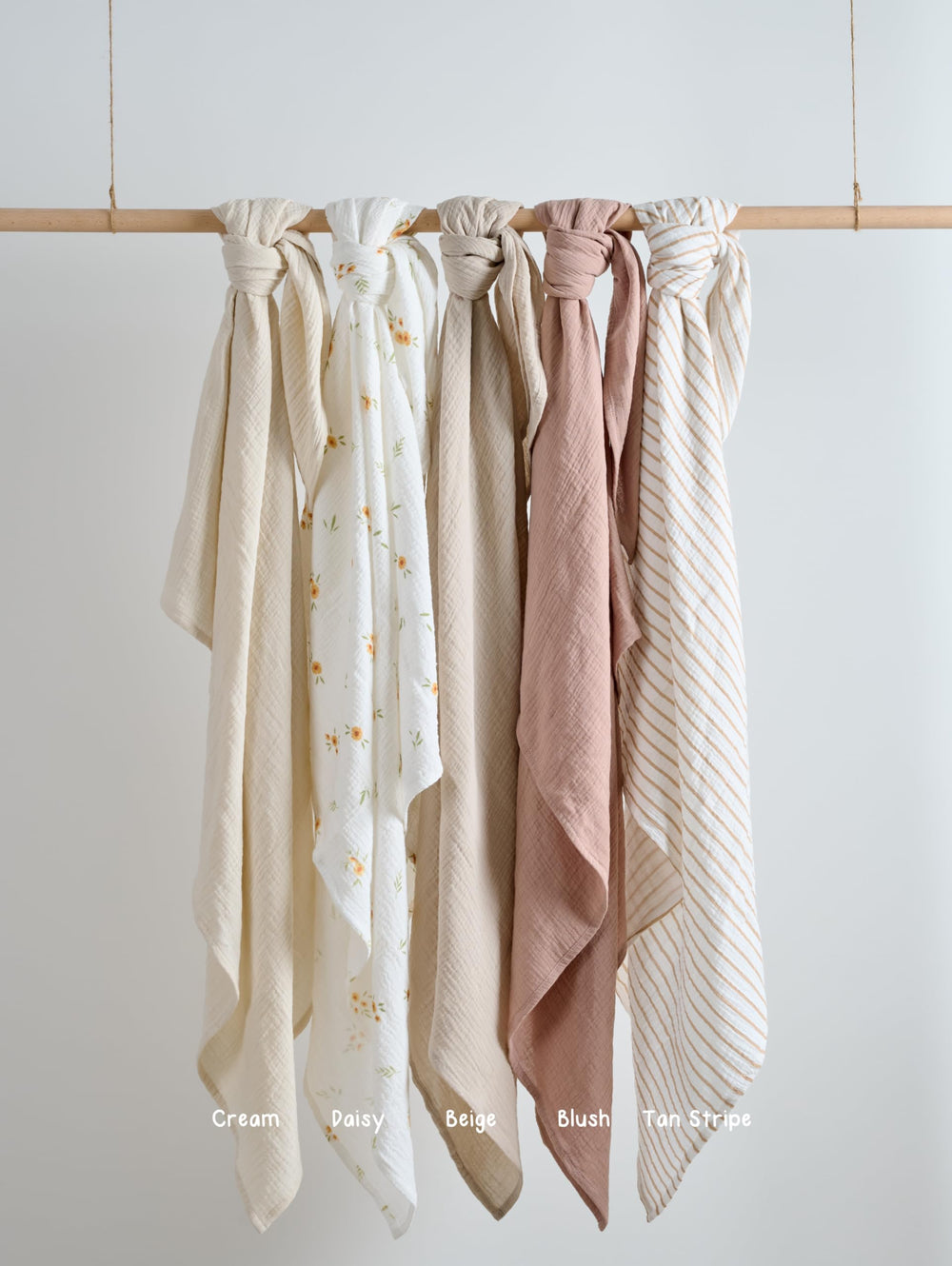 Meracorallo Muslin Swaddle Blanket flat-lay shows generous 110 cm square size.