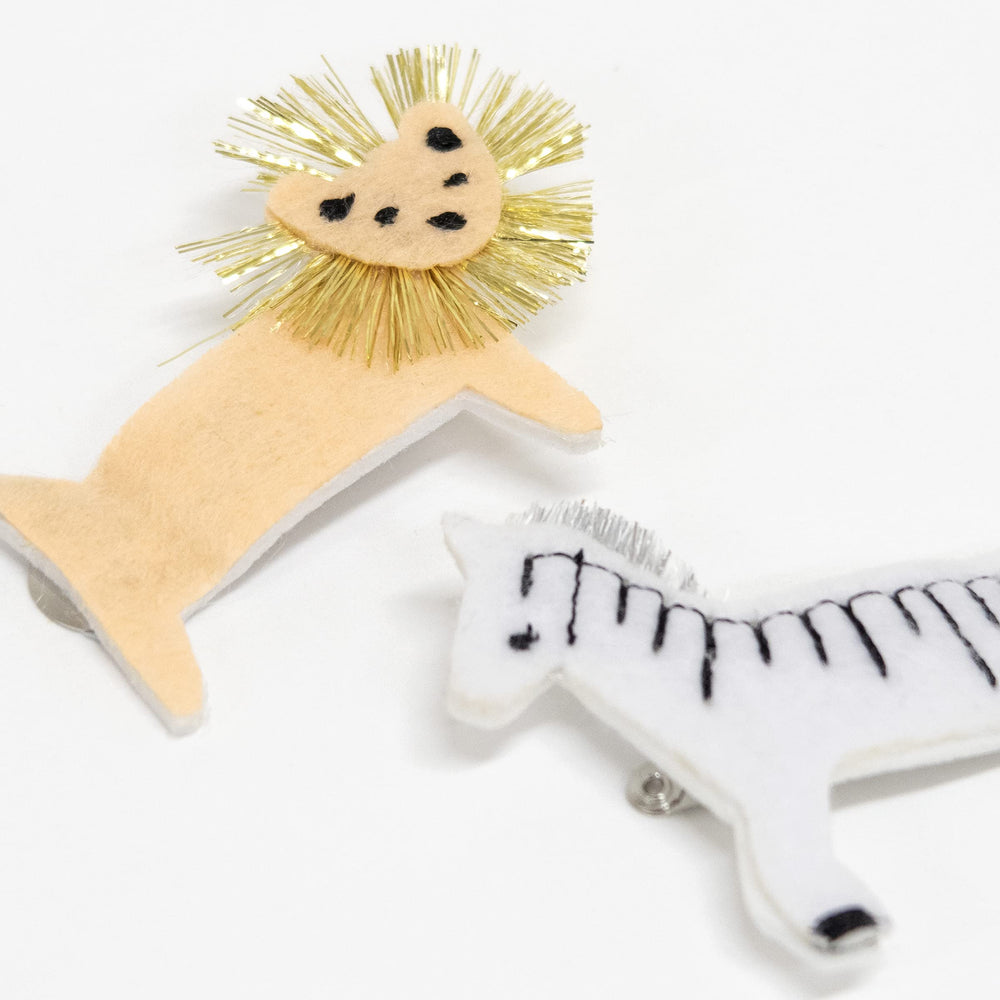 Meri Meri Lion Felt Hair Clip brings bold safari charm to ensembles.