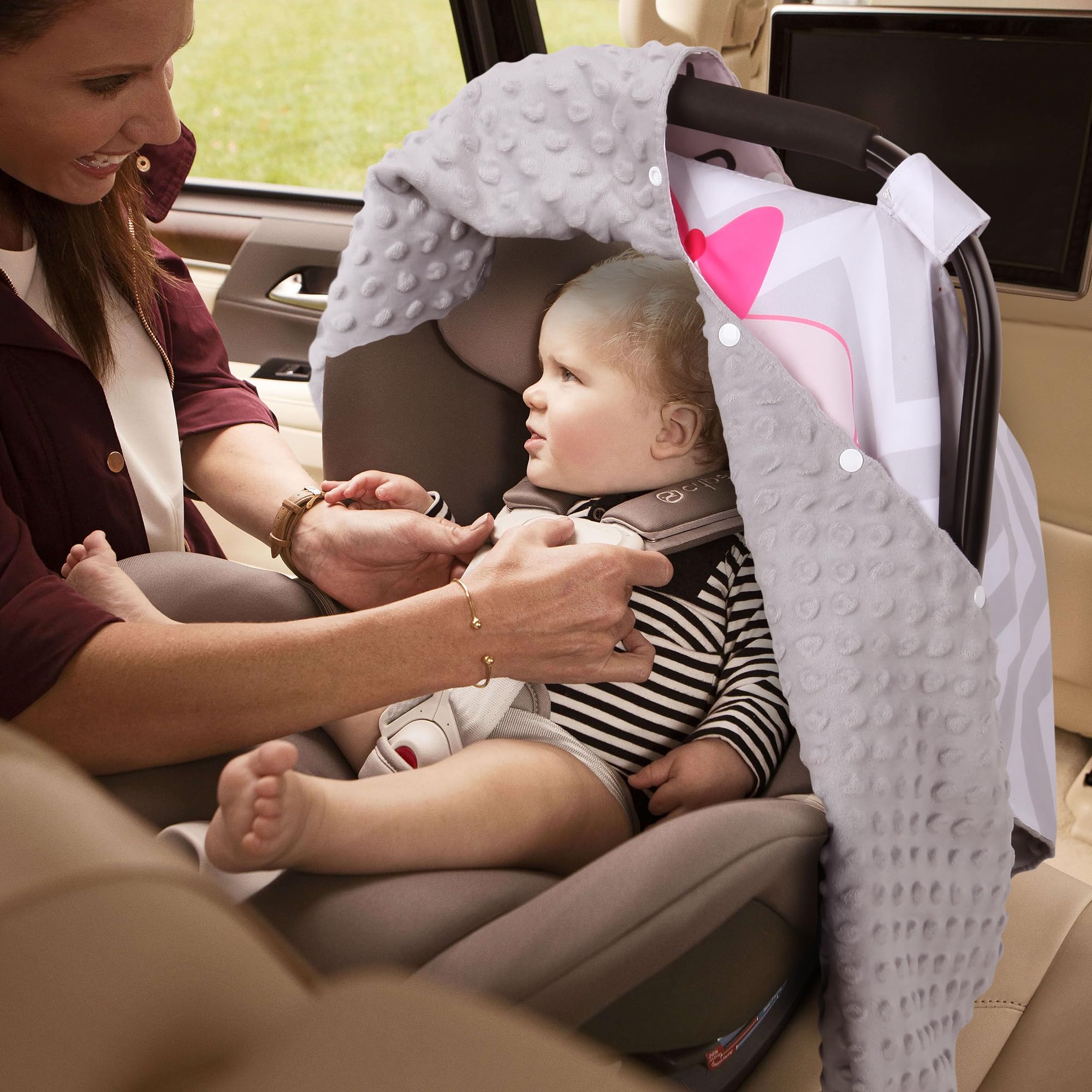Metplus 2 in 1 car seat cover soft breathable outer fabric close up.
