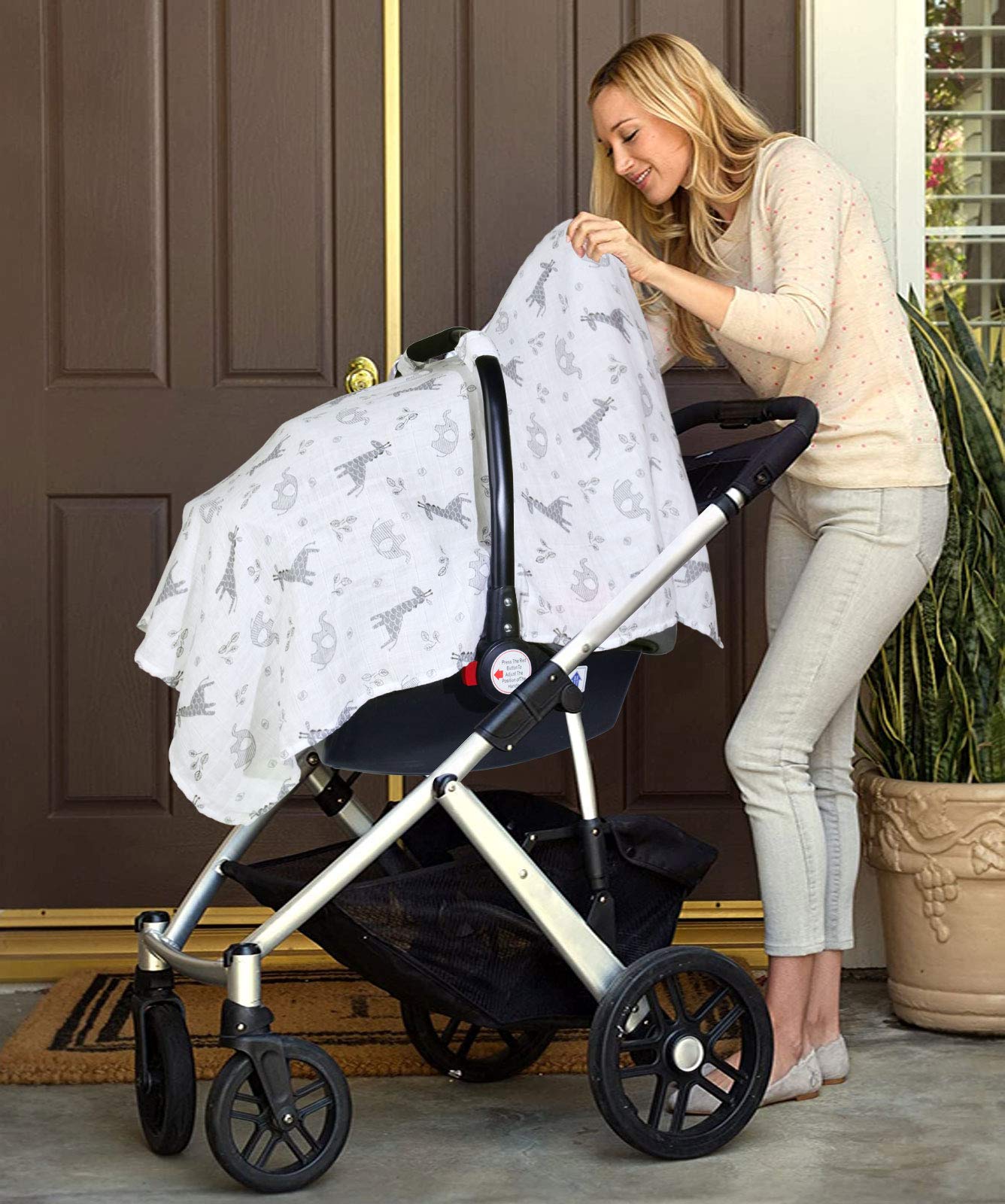 Metplus nursing privacy cover used during discreet feeding.