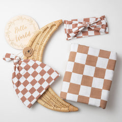 Miaoberry gift box with hat and bow, ready for baby gifting.