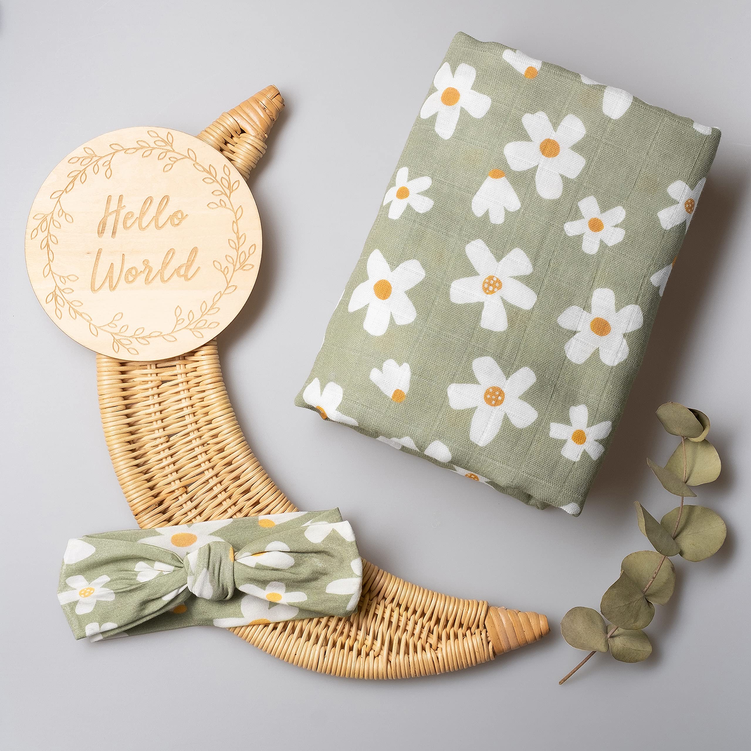 Miaoberry matching bow complements the Daisy Garden swaddle for photo-ready baby outfits.