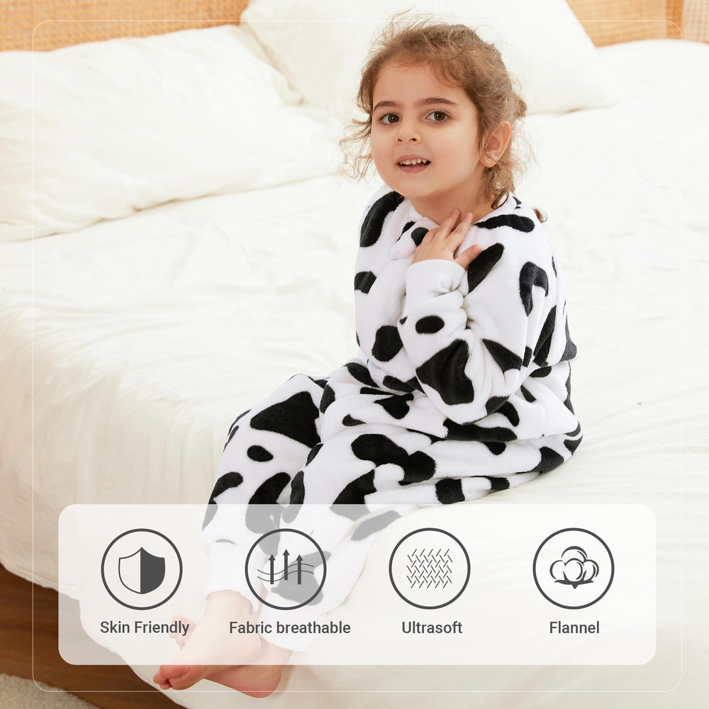 MICHLEY sleeping bag worn by child demonstrates unisex design
