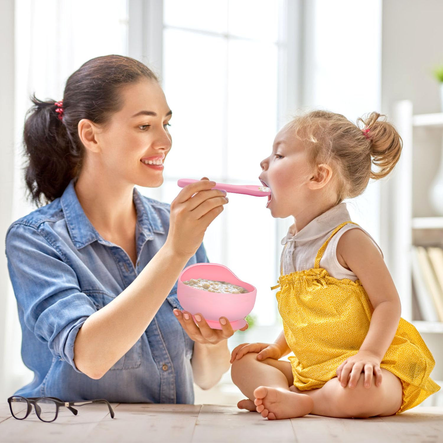 MIICASA complete feeding set table-ready on a tray supports confident self-feeding.