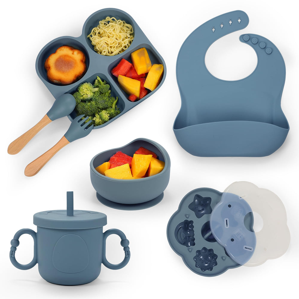 MIICASA waterproof bib protects clothing during messy meals.